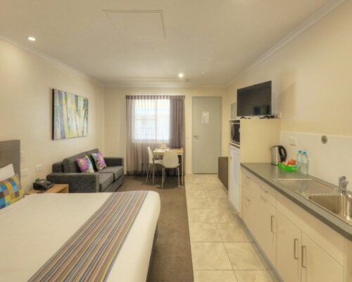 queensland-roma-central-motel-queen-room-new (3)